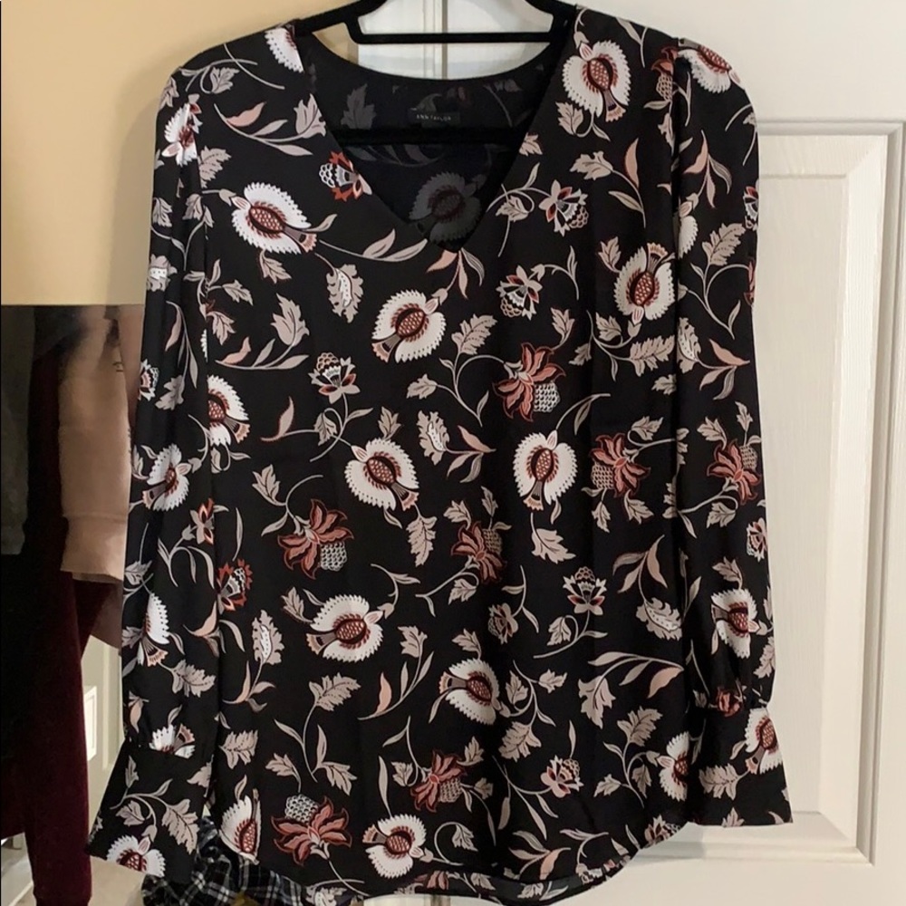 Ann Taylor Long Sleeve V Neck